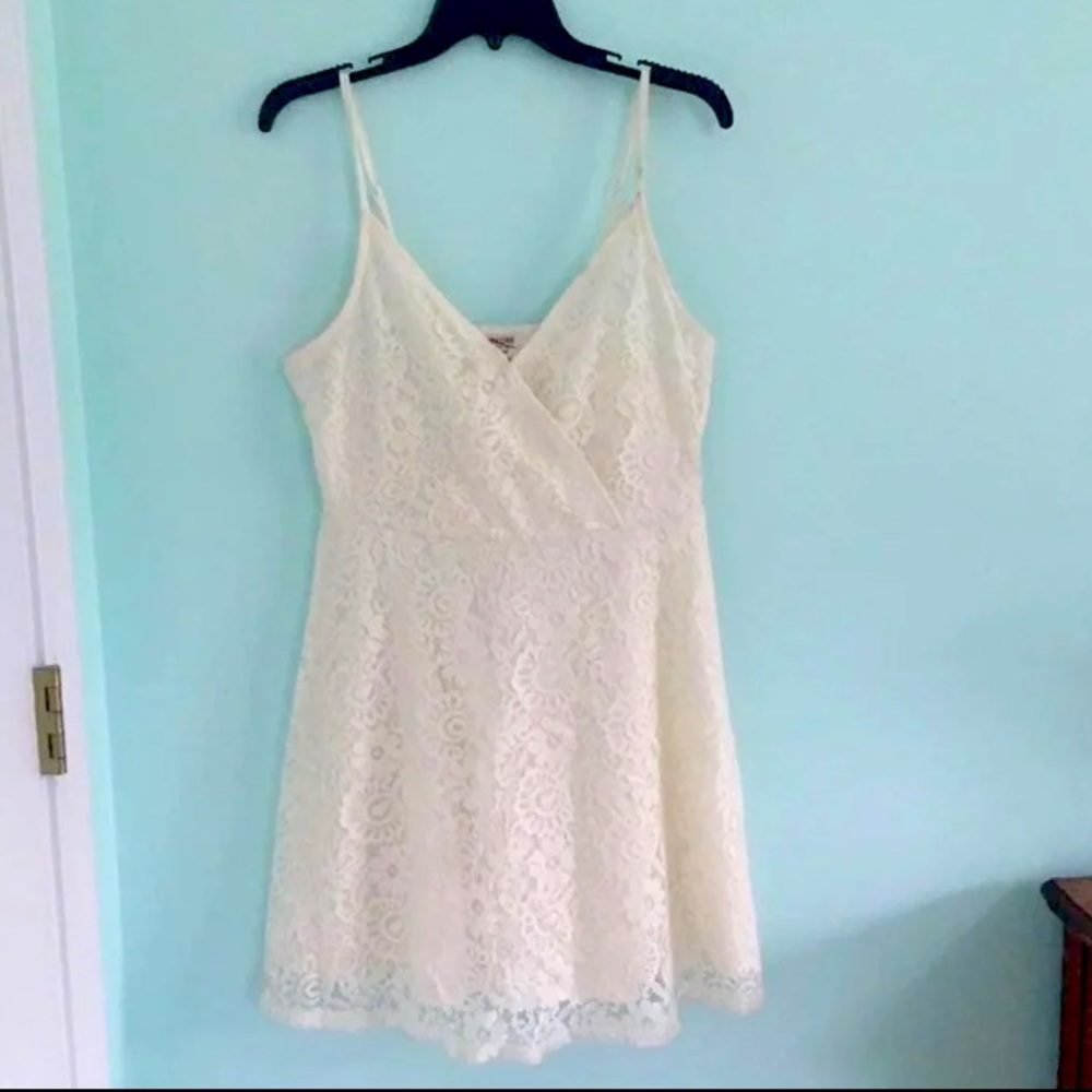 Mission Creme/white lace summer dress